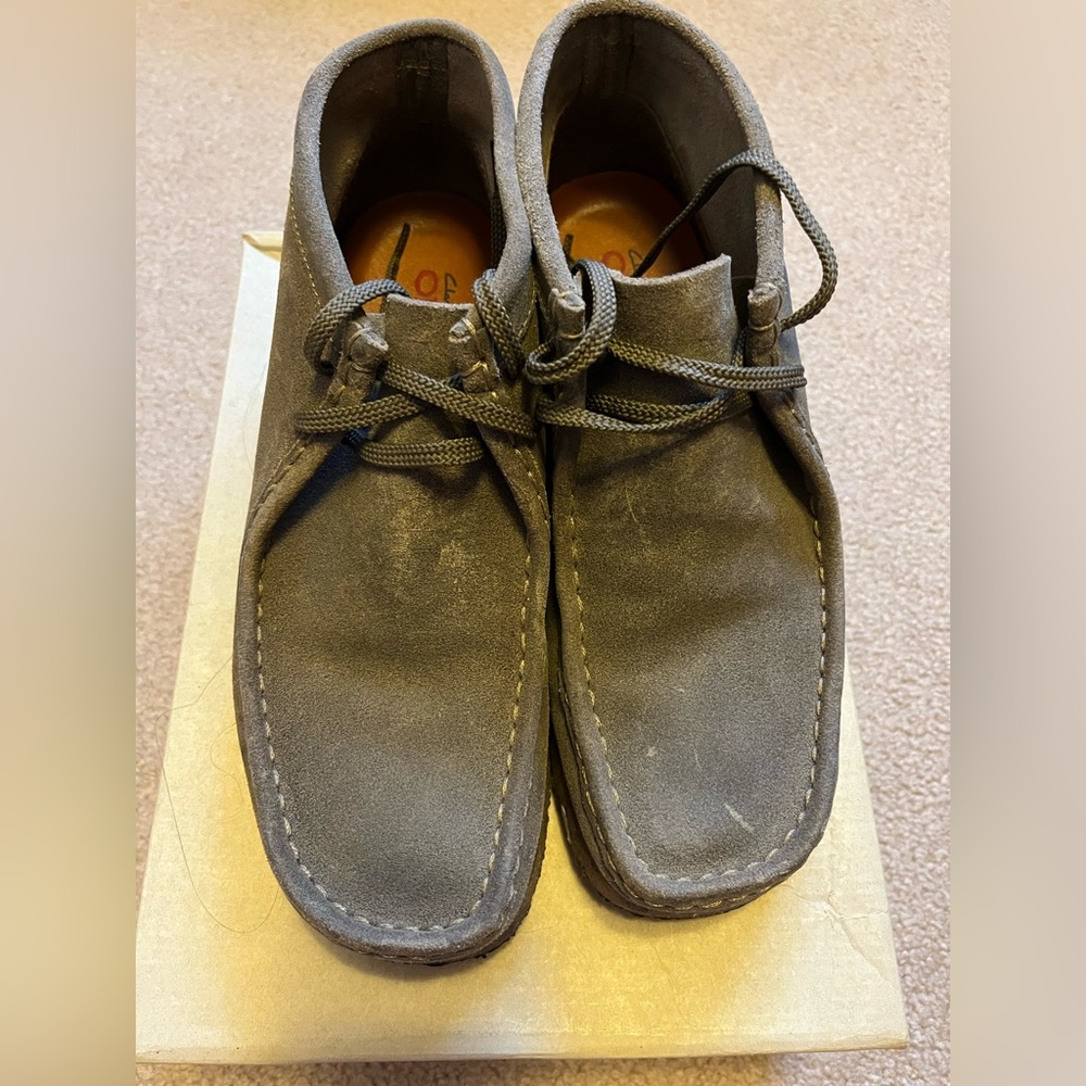 Clarks Men's Taupe Suede Wallabee Boots 8M EUC